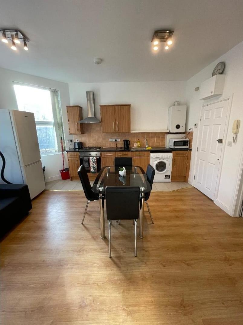 Flat 2 Battersea Park Road * Londres
